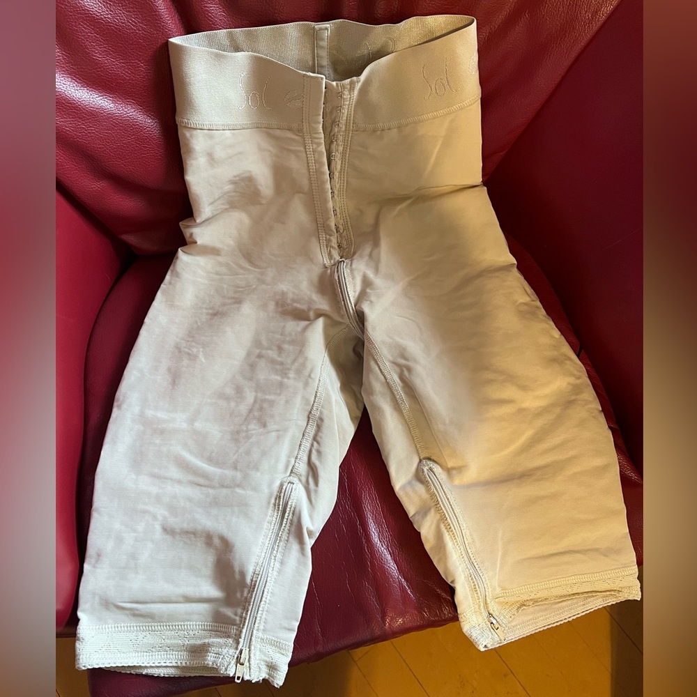 Sol Beauty and Care High Rise hourglass short knee length beige XL.